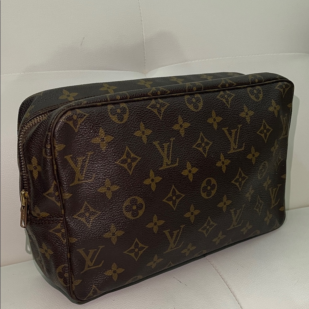 Authentic Louis Vuitton Monogram Compeigne Bag
